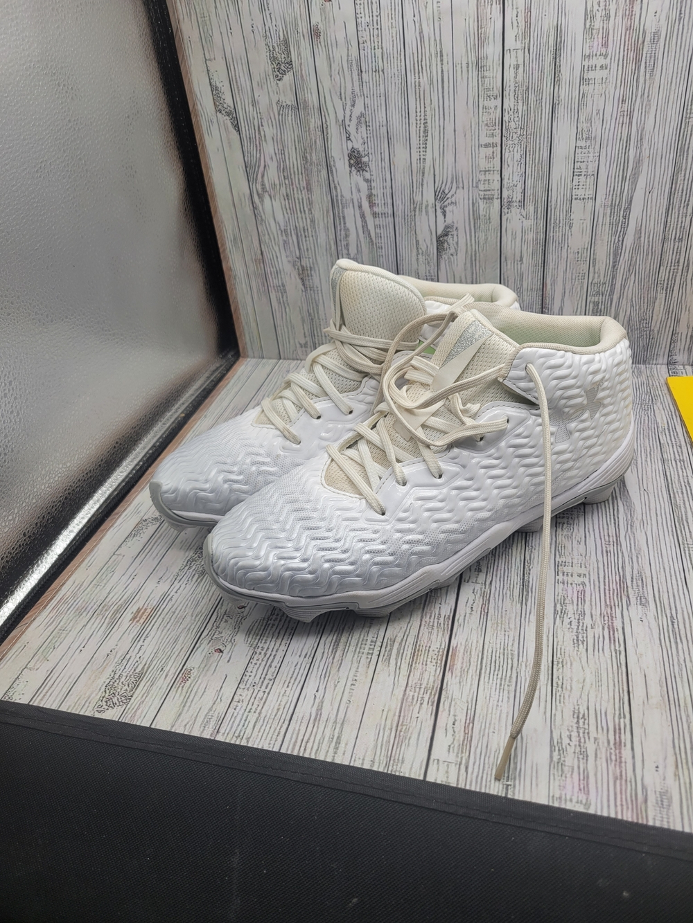 Under Armour White Spotlight Hammer Size 10 Cleats